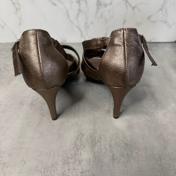 Dexflex Comfort Heels Womens Bronze US Sz 6W Strappy Sandals Faux Leather Party - Picture 3 of 7
